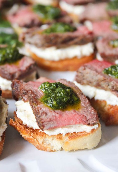 Beef Tenderloin Crostini with Whipped Goat Cheese and Pesto Beef Tenderloin Crostini, Tenderloin Crostini, Whipped Goat Cheese, Beef Tenderloin, Think Food, Finger Food Appetizers, Party Food Appetizers, Yummy Appetizers, Appetizers For Party