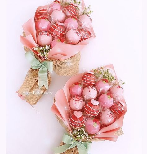 Cake Pop Bouquet, Valentine Cake Pop, Cake Pop Displays, Cake Pop Designs, Chocolate Covered Strawberries Bouquet, Valentines Baking, Cake Pop Decorating, Edible Bouquets, Valentine Bouquet