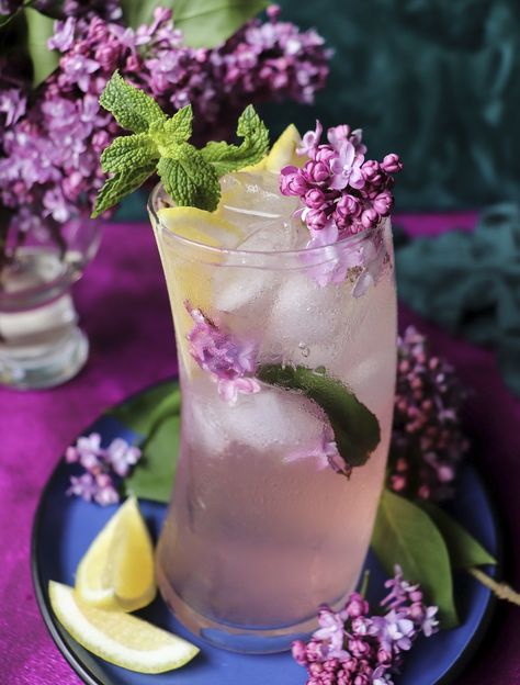 Lilac Lemonade, Lilac Syrup, Mint Recipes, Refreshing Summer Drinks, Kid Drinks, Citrus Juice, Lemonade Recipes, Syrup Recipe, Summer Drink