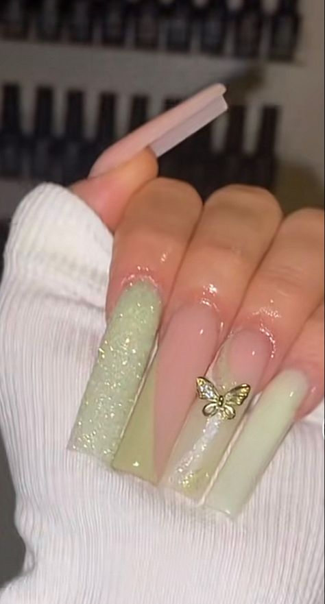 Acrylic Nail Designs Diamonds, Long Square Acrylic Nails With Diamonds, Green Long Acrylic Nails, Green Acrylic Nails Designs, Green Baddie Nails, Nail Ideas With Gems, Nail Ideas Y2k Long, Nude Nails With Diamonds, Green Nail Set