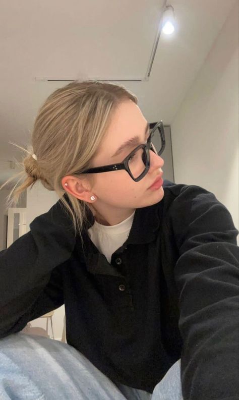 #glasses #minwhirls Subliminal Beauty, Beauty Subliminal, Rain Beauty, Get Prettier, Overnight Beauty, 가을 패션, Looks Style, Optical Illusions, Tattoo Art