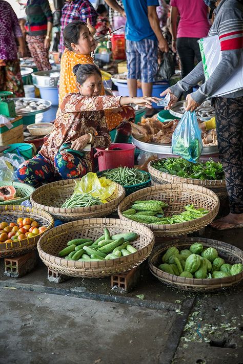 Market Pictures, Vietnamese Street Food, Beautiful Vietnam, Vietnam Backpacking, Vietnam Food, Visit Vietnam, Asian Street Food, Foreign Travel, Traditional Market