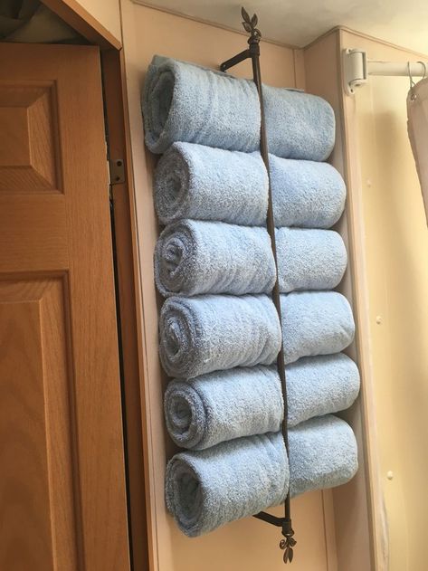 A curtain rod is an awesome towel holder when there is no storage space. Rv Hack, Camper Organization Travel Trailers, Trailer Organization, Trailer Storage, Camper Organization, Rv Bathroom, Camper Hacks, Rv Travel Trailers, Rv Organization