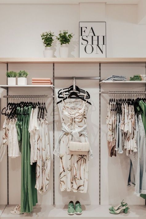 Clothing Store Ideas Boutiques, Butik Design Boutiques, Ideas Para Boutique, Boutique Set Up Ideas Spaces, Boutique Store Front Ideas, Small Boutique Interior Design Ideas, Boutique Shop Interior, Clothing Boutique Decor, Fashion Boutique Interior