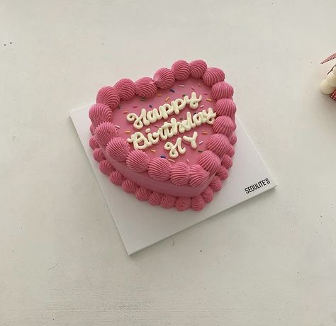 1 Layer Heart Cake, Hart Cake Ideas, Hart Cake, Pink Cake Birthday, Cake Hbd, Heart Cake Decoration, Birthday Cake Pinterest, Heart Cake Design, 19th Birthday Cakes