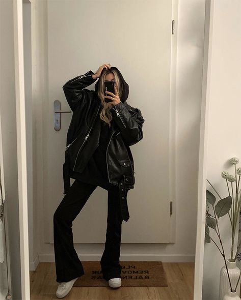 Minimalist Fashion Fall, Mode Dope, Black Clothes, Looks Black, Winter Trends, Mode Inspo, 가을 패션, Fall Fashion Trends, Mode Inspiration