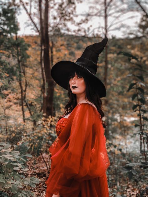 Hannah Owens, Witch Pictures, Halloween Photoshoot, Witchy Fashion, The Good Witch, Costume Collection, Halloween Photos, Witchy Woman, Brim Hat