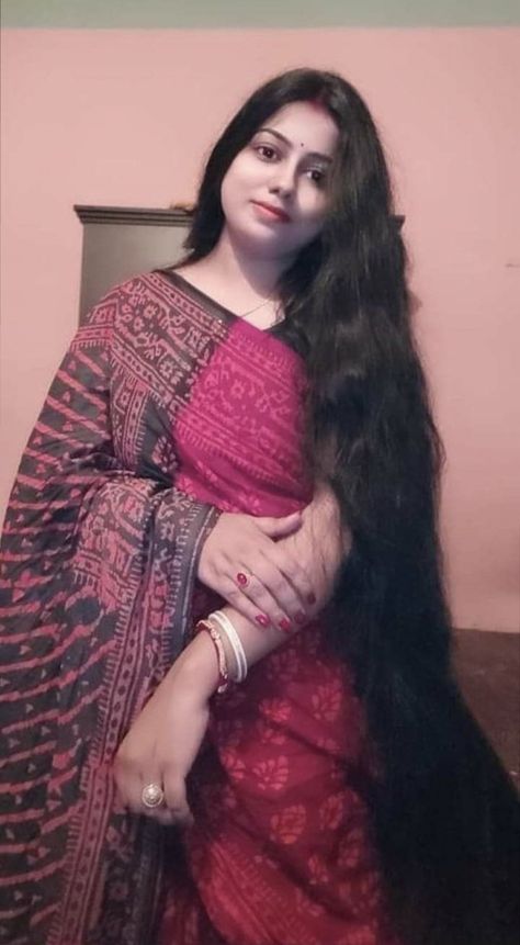 Traditional Wear For Women, Indian Long Hair, Indian Long Hair Braid, Long Hair Images, Long Indian Hair, Long Silky Hair, Womens Hair, Beauty Face Women, Indian Hair