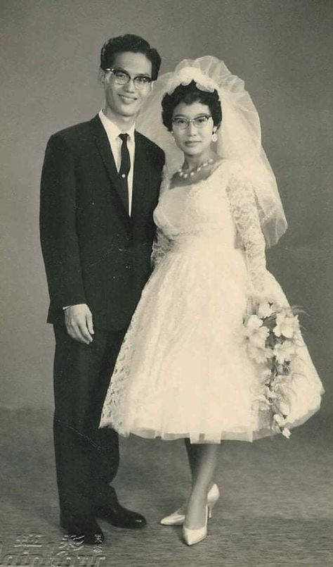 1962 man and wife Old Wedding Photos, Old Fashioned Wedding, 1960s Wedding, Old Wedding, 1950s Wedding, Vintage Wedding Photography, Vintage Wedding Photos, Vintage Couples, Wedding Black