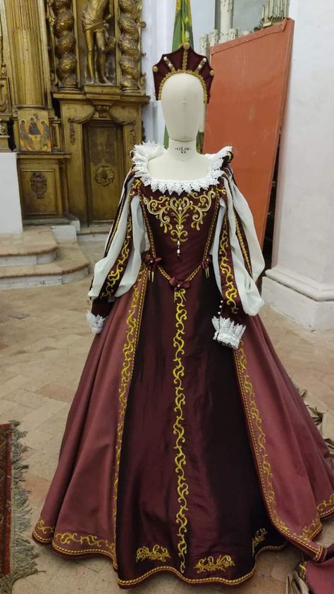 1400s English Fashion, 1530s Dress, Elizabethan Dress Gowns, Tudor Style Dresses, Tudor Style Fashion, European Royalty Fashion, Tudor Era Dress, Medieval Princess Outfit, Renessaince Dress