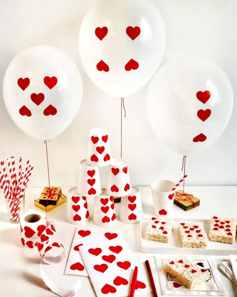 Kindergarten Valentine Party, Queen Of Hearts Card, Kindergarten Valentines, Valentines Baby Shower, Hearts Playing Cards, Hearts Card, Football Birthday Party, Card Party, Heart Party