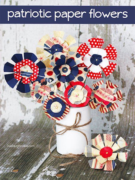 DIY patriotic paper flowers - fun craft to make with kids! Paper Flower Centerpieces, Patriotic Flowers, July 4th Holiday, Patriotic Diy, Patriotic Projects, Blue Crafts, Fourth Of July Decor, Patriotic Crafts, 4th Of July Celebration