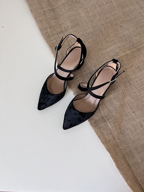 Wedding Shoes Black, Shoes For Women Black, Heels Shoes For Women, Black Wedding Shoes, Black Velvet Shoes, Velvet Block Heels, Black Shoes Heels, Velvet Shoes, Bridal Heels