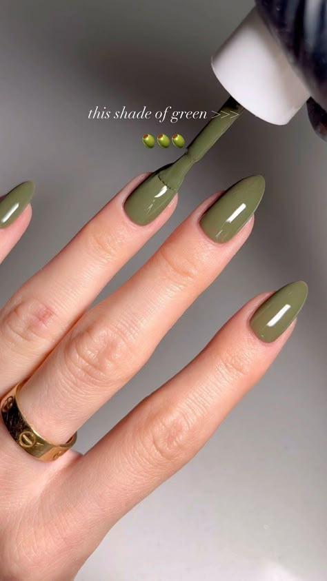 Chrome Nails Art, Chrome Nails Ideas, Fall Nails Art, Olive Nails, Christmas Nails Ideas, Fall Nails Ideas, Gold Glitter Nails, Acrylic Nails Ideas, Green Nail Polish