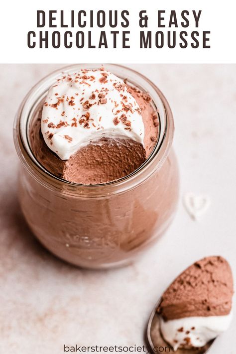 French Chocolate Mousse Recipe, Best Chocolate Mousse Recipe, Best Chocolate Mousse, Moose Recipes, Traditional French Desserts, Romantic Desserts, Easy Chocolate Mousse, Best Chocolate Desserts, French Chocolate