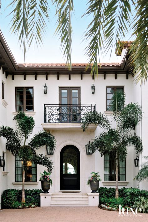 A Mediterranean-Style Florida Home Gets A Southern Overhaul House Design Coastal, Mediterranean House Exterior, Florida Homes Exterior, Mediterranean House Design, Mediterranean Homes Exterior, Luxury Door, Mediterranean House, Mediterranean Architecture, Florida Homes