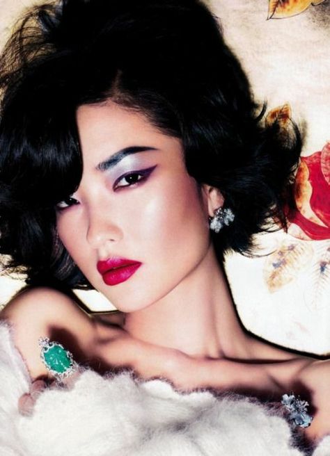 80s Makeup Looks, Beauty Supplement, Makeup Asian, 80s Makeup, Vogue China, Beauty Supplements, Dramatic Makeup, Asian Eyes, Beauty Tips For Skin