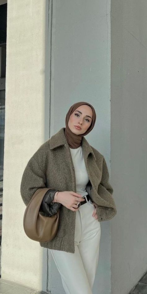 Winter Outfits Women Hijab, Spring Outfits Hijab, Smart Casual Look Women, Hijab Fashion Inspiration Winter, Winter Hijab Outfits, Modest Winter Outfits, Estilo Hijab, Stile Hijab, Modest Fashion Hijab