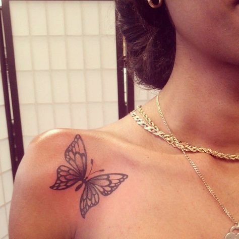 23 Magical Butterfly Tattoos A Butterfly Tattoo, Front Shoulder Tattoos, Butterfly Tattoo On Shoulder, Small Shoulder Tattoos, Small Butterfly Tattoo, Butterfly Tattoos For Women, Inspiration Tattoos, Geniale Tattoos, Tattoo Girls