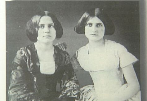 Fox Sisters of NY. Originators of Spiritualism. These are the "Trench Sisters" described in Rosemary's Baby Ying Gao, Spirit Medium, Spiritual Medium, Penny Dreadful, Post Mortem, The Fox, New People, Vintage Photography, American History