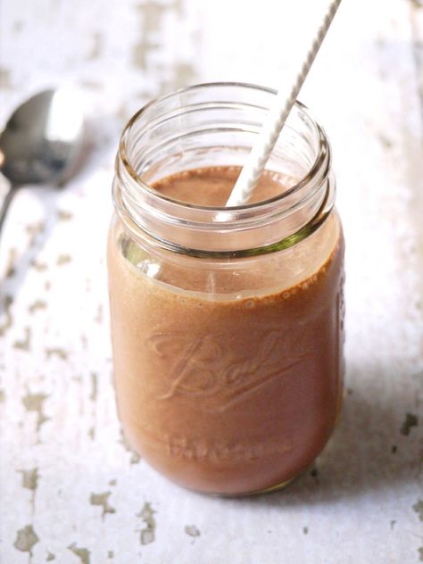 Dairy-Free Wendy's Frosty Copycat Chocolate Shake Recipe, Chocolate Avocado Smoothie, Chocolate Protein Shakes, Mint Mocha, Resep Smoothie, Almond Smoothie, Chocolate Avocado, Dairy Milk Chocolate, Protein Smoothie Recipes