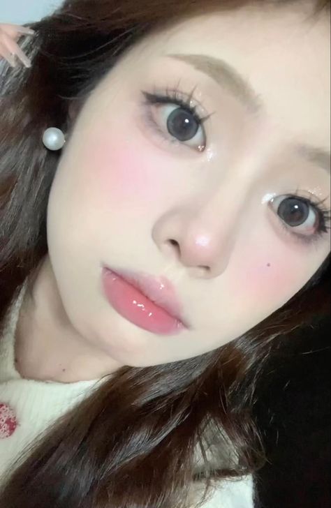 Strawberry Milk Makeup, Interview Makeup, Strawberry Makeup, Make Up Inspo, Cute Makeup Looks, Cat Makeup, Milk Makeup, Strawberry Milk, Asian Makeup