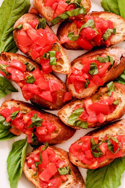 Bruschetta Best Bruschetta Recipe, Italian Bruschetta Recipe, Caprese Bruschetta, Italian Appetizers Easy, Tomato Bruschetta Recipe, Easy Bruschetta Recipe, Italian Bruschetta, Homemade Bruschetta, Italian Appetizer