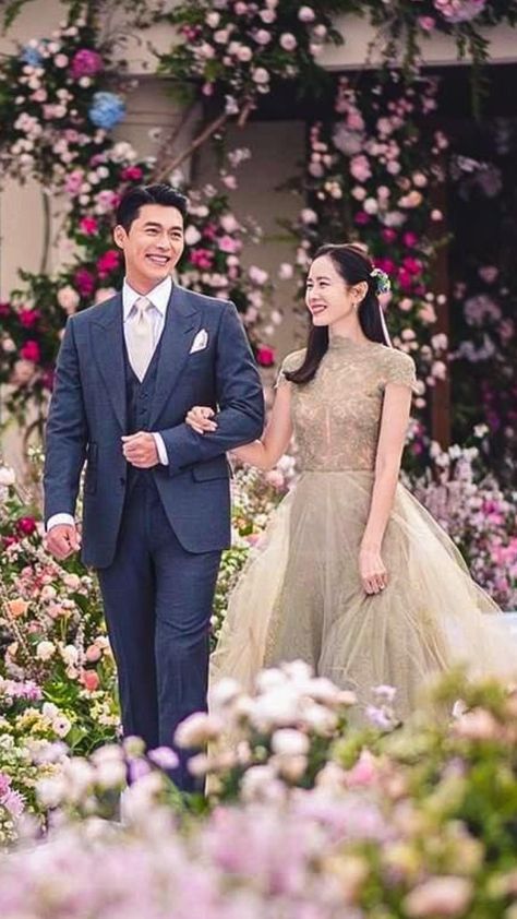 Korean Wedding Photography, Simple Wedding Gowns, Wedding Color Trends, Celebrity Wedding Dresses, Korean Wedding, Wedding Hair Inspiration, Hyun Bin, Designer Lehenga Choli, Star Wedding