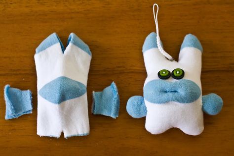 how to make a sock monster | ... it. Turn the sock right side out and stuff through the open leg Monster Tutorial, Sock Monsters, Ks3 Art, Diy Sock Toys, Monster Anime, Sock Monster, Felt Monster, Sock Puppets, Sock Doll