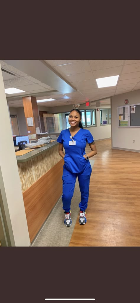 Nurse Scrubs Outfits Style, Rich Nurse Gang, Outfits For Doctors, Nurses In Scrubs, Baddie Nurse, Nurse Black Women, Cute Nursing Scrubs, Nursing Lifestyle, Nurse Bae