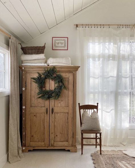 Norwegian House Interior, Thrifted Bedroom, Norwegian Interior Design, Bush Flowers, Norwegian House, Cottagecore Living, Pine Dresser, Classic Cottage, Australian Bush