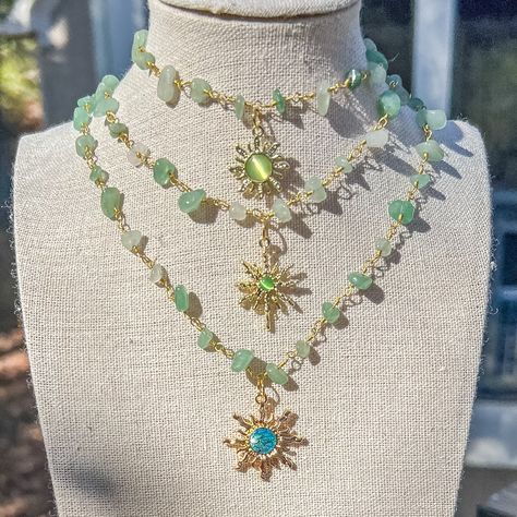 "Sun Green Aventurine Crystal Necklace/Gemstone Choker/Hippie Boho Crystal Jewelry/Wire Wrapped Crystal Necklace w/sun Charms/Handmade/Gift - Choker style crystal necklace with Green Aventurine Crystal Chip Beads and sun charm - Length is 15\",16\", 17\", 18\" and 19\"  - Materials: Gold plated copper wire, natural Green Aventurine crystals and, brass charms Check other styles in my shop: https://www.etsy.com/listing/1495642204/carnelian-sun-charm-wire-wrapped-gold?click_key=767e5654fd339a2ab4b9 Mitski Concert, Wire Wrapped Crystal Necklace, Wrapped Crystal Necklace, Bijoux Fil Aluminium, Wire Wrapped Crystal, Green Aventurine Crystal, Gemstone Choker, Aventurine Crystal, Boho Crystal