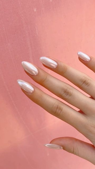 Hailey Beiber Nails Trend Pink, Uñas Hayley Bieber, Gala Nail Ideas, Hayley Bieber Nails, Haley Bieber Nails, Beautiful Nails Design, White Almond Nails, Soft Nail, Glow Nails