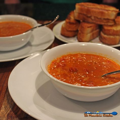 Ina’s Tomato Orzo Soup With Grilled Cheeses {A Meatless Monday Recipe Tomato Orzo Soup, Tomato Orzo, Soup And Grilled Cheese, Grilled Cheese Croutons, Crouton Recipes, Cheese Croutons, Tomato Soup Easy, Orzo Soup, Meatless Monday Recipes