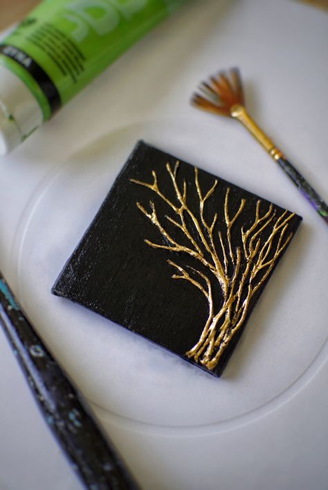 Gold Painting Ideas, Hot Glue Art On Canvas, Spackle Art Texture Diy Black, Hot Glue Painting, Textured Art With Gold Foil, Art With Glue, Hot Glue Art On Canvas Diy, Painting Ideas Black, Texture Art With Gold Leaf