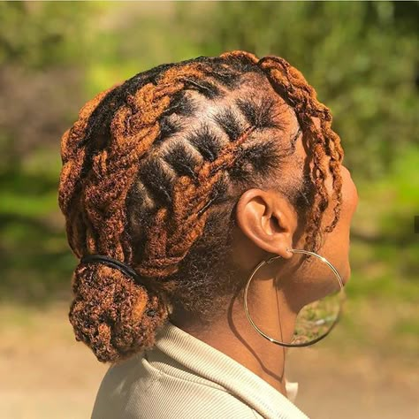 Sleek and chic protective loc styling.  IG: @iamlindaelaine Loc Styles Medium Updo Women, Loc Styles For Women, Hairstyles For Locs, Hairstyles Dreadlocks, Traditional Locs, Short Dreadlocks Styles, Loc Updo, Women With Locs, Dreadlocks Styles