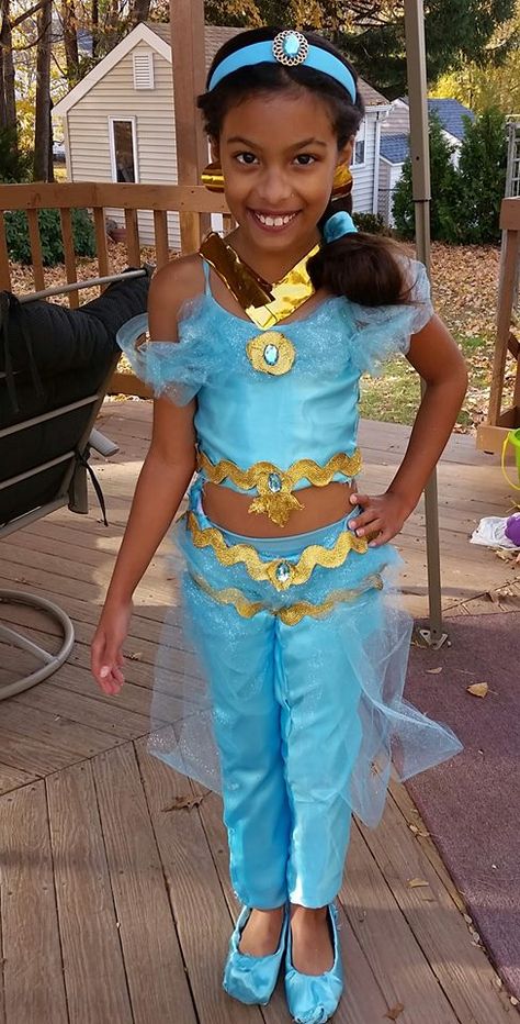 Jasmine Costume Kids, Arabian Costume, Princess Jasmine Costume, Kids Homemade, Hot Dresses Tight, Diy Yarn, Diy Yarn Crafts, Princess Costume, Princess Jasmine