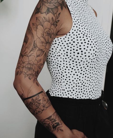 Feminine Shoulder Tattoos, Arm Sleeve Tattoos For Women, Wrap Tattoo, Feminine Tattoo Sleeves, Tattoos For Women Half Sleeve, Floral Tattoo Sleeve, Arm Sleeve Tattoos, Arm Tattoos For Women, Sleeve Tattoos For Women