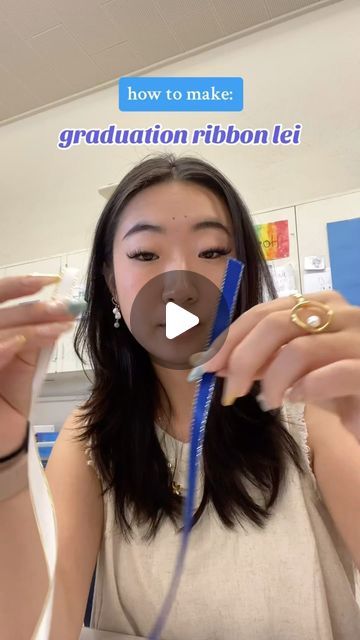 How To Make A Graduation Lai, Kids Graduation Lei Ideas, Lei Ideas For Kids, Diy Leis For Kids, How To Make A Ribbon Lei, Diy Graduation Ribbon Leis Tutorials, How To Make Graduation Leis Tutorials, Easy Graduation Leis Diy, Graduation Lei Ideas Diy