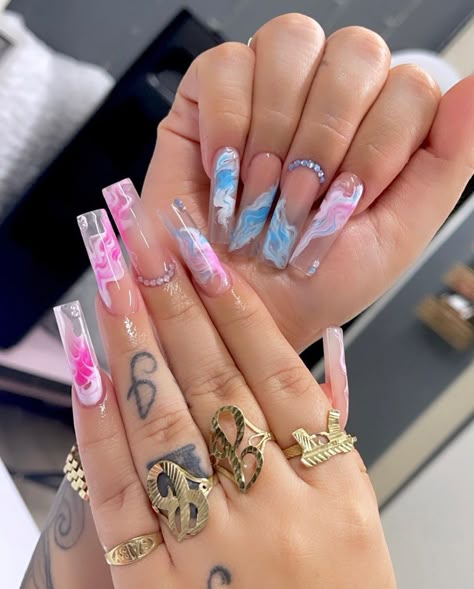 Cute Gender Reveal Nails, Pregnancy Nails Designs, Gender Reveal Acrylic Nails, Pink And Blue Nails Gender Reveal, Gender Reveal Nails Ideas Acrylic, Gender Reveal Nails Ideas, Reveal Nails, Gender Reveal Nails, Pregnancy Prayer