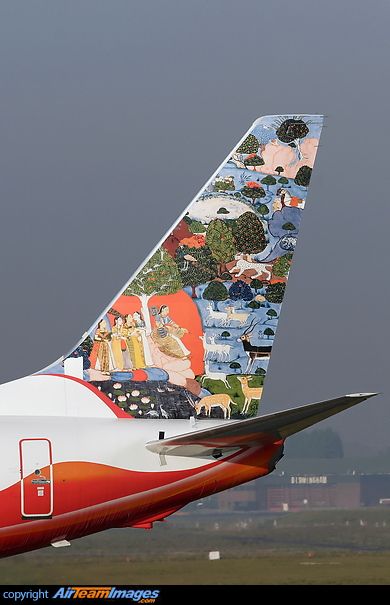 Close up of the superb tail design on this new Boeing 737-800 aircraft for Air India Express Plane Wing, Air India Express, Airlines Logo, Plane Art, Birmingham Airport, Airline Logo, Air India, Tutorials Drawing, Boeing 737