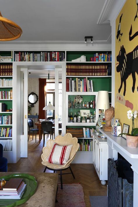 Beata Heuman, Painted Bookshelves, Yellow Living Room, Design Apartment, Boho Interior, A Living Room, Home Decor Trends, Architectural Digest, Elle Decor