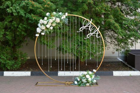 Sweetheart Table Circle Arch, Round Wedding Backdrop Ideas, Circle Arch Decor, Round Photo Backdrop, Circle Arch Backdrop, Amber Davis, Wedding Photo Background, Party Photo Frame, Bridesmaid Proposal Diy