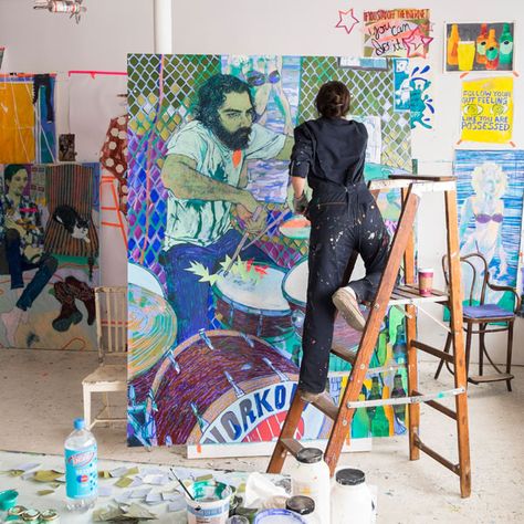 Hope Gangloff’s portraits fuse intimacy and fine art. Here we see Gandolff working on a portrait (courtesy Vogue Magazine). Hope Gangloff, Art Pictures Ideas, Architecture Paintings, Art Spatial, Art Studio Space, Nyc Artist, Artist Aesthetic, Arte Inspo, Art Et Illustration