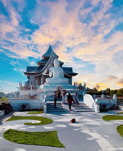 Bodhgaya Bihar India Bodh Gaya, Photography Clouds, Environment Concept Art, The Bank, Street Photography, Buddha Statue, Beautiful Places, Street Art, Concept Art