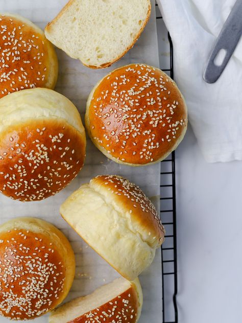 Potato Burger Buns Potato Buns Burger, Burger Bread Recipe, Potato Buns Recipe, Potato Bun Recipe, Burger Bun Recipe, Bread Burger, Easy Homemade Burgers, Potato Burger, Potato Buns