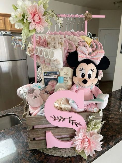 Crate Closet, Baby Shower Bouquet, Baby Girl Gift Basket, Creative Baby Shower Gifts, Baby Shower Gift Box, Girl Gift Baskets, Baby Shower Baskets, Creative Baby Shower, Baby Shower Crafts