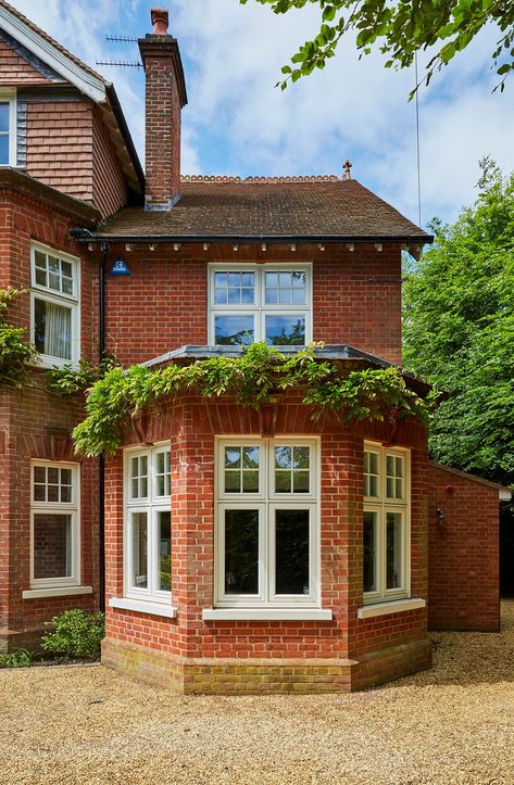 Square Bay Window Ideas Exterior, Square Bay Window Ideas, Bay Window Ideas Exterior, Beautiful Country Homes, Edwardian Home, Cottage Windows, Home Styles Exterior, Glazed Windows, Timber Windows