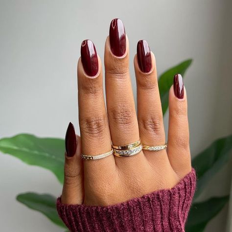 40+ Burgundy Nails You Need To Try This Season! - Prada & Pearls Vampy Nails, Burgundy Nail Art, Burgundy Acrylic Nails, Burgundy Nail Polish, Burgundy Nail Designs, Purple Manicure, Wine Nails, Pastel Nail Polish, Maroon Nails