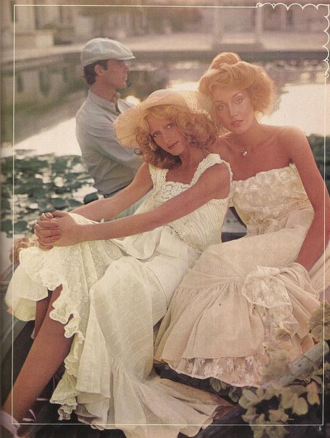 Look Gatsby, Patti Hansen, Sitting On A Bench, Jerry Hall, White Vintage Dress, Fashion 1970s, Christie Brinkley, Beach Bride, Vogue Patterns